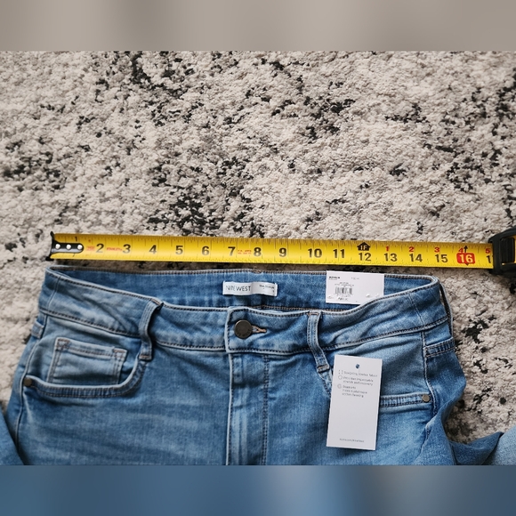 NINE WEST Slim Straight Jeans Womens Size 10 NWT Sculpting Denim - Picture 8 of 8